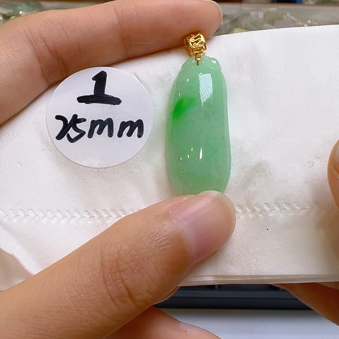 翡翠18K金镶嵌颈饰翡翠