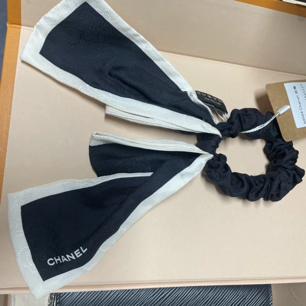 99新 Chanel/香奈儿 A9564 Chanel 发圈 98新