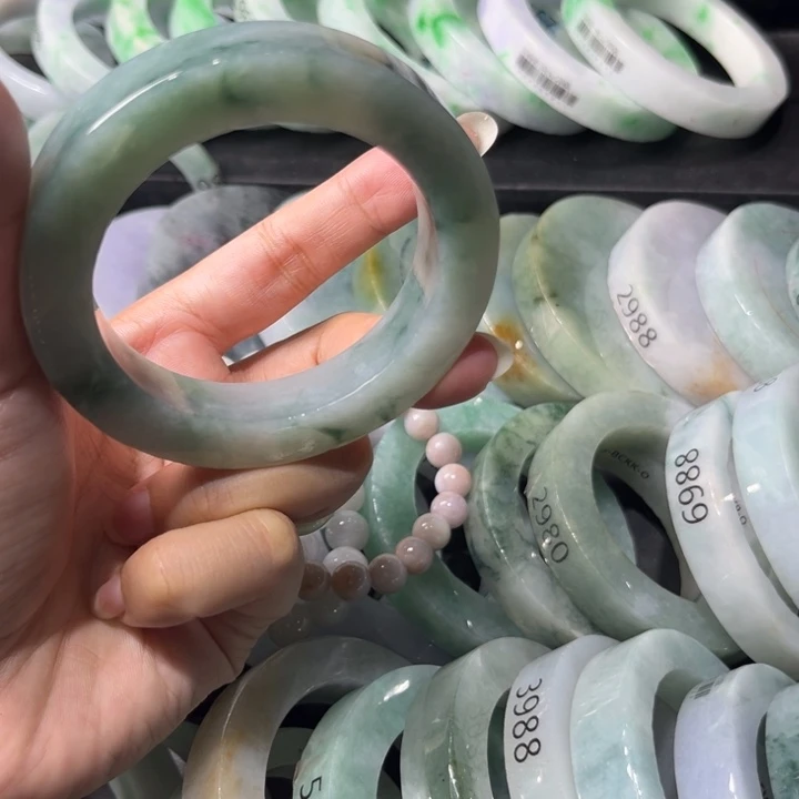 定制翡翠未镶嵌翡翠手镯