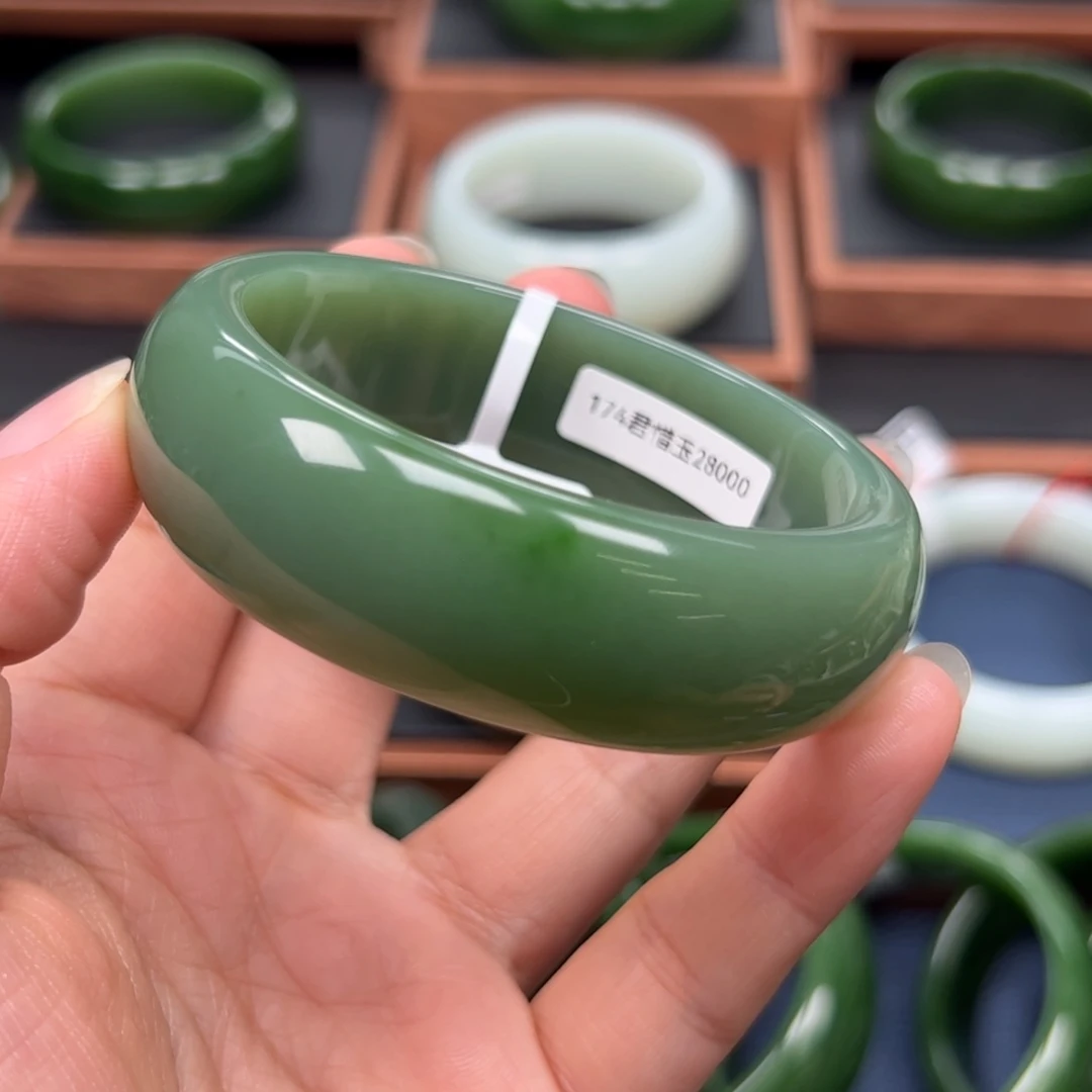 未镶嵌手镯和田玉（碧玉）