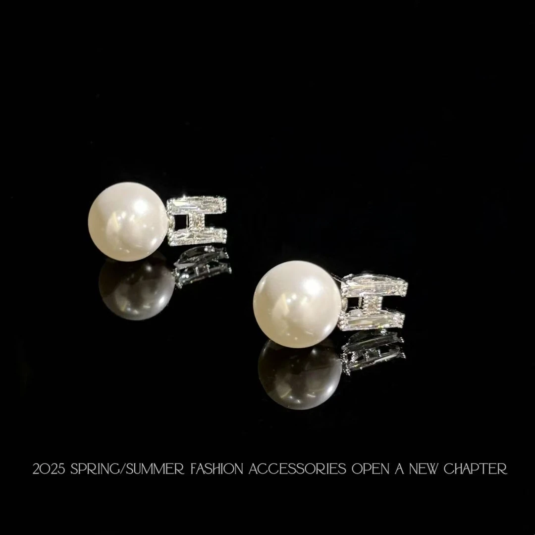 铜合金耳饰 镀K金 2025款C9054【H光韵】BOBAOLI 耳钉