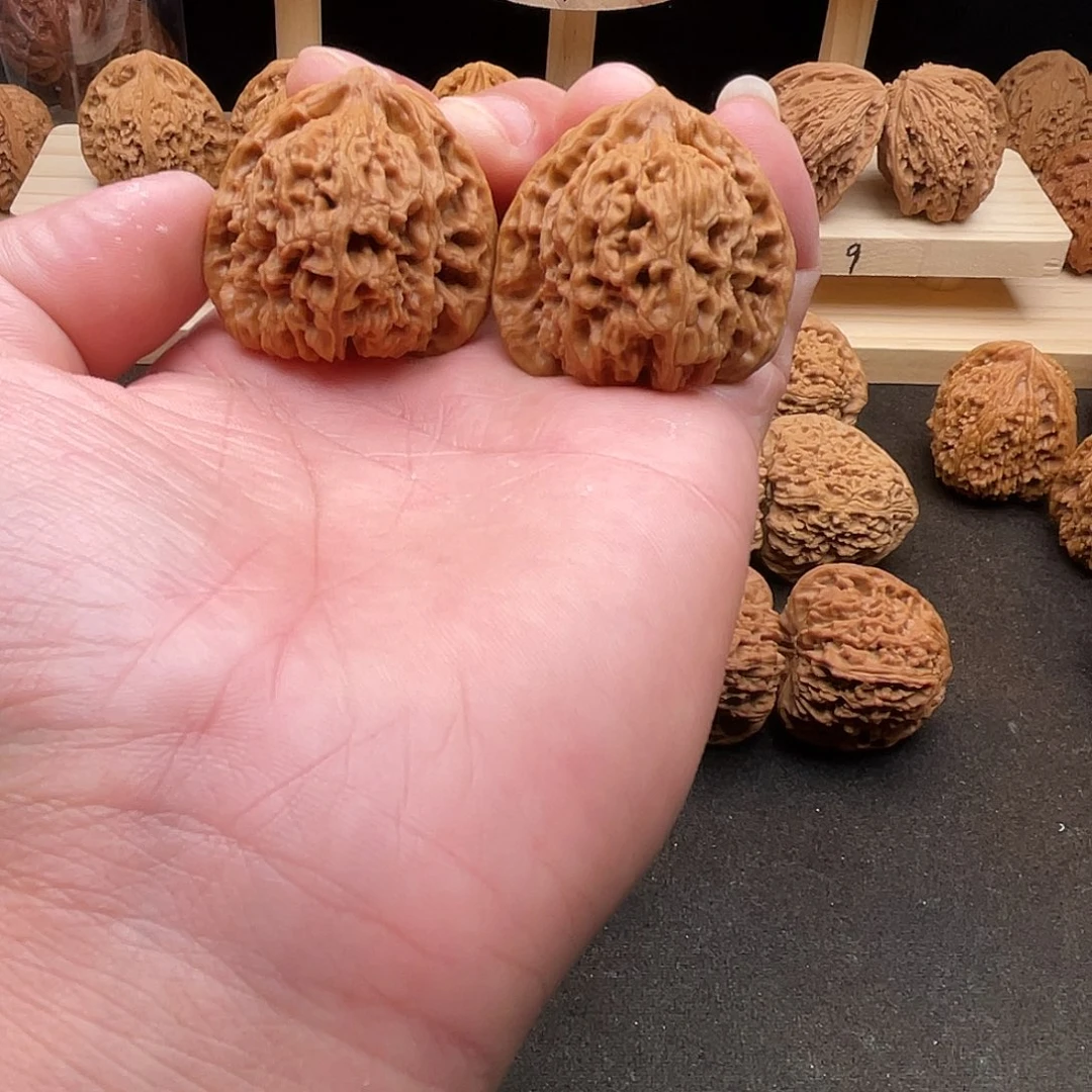 海***王吊坠文玩核桃南疆