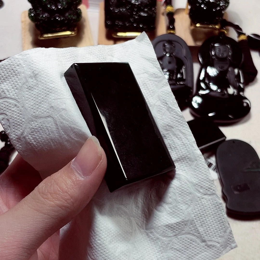 手***谈翡翠未镶嵌颈饰翡翠