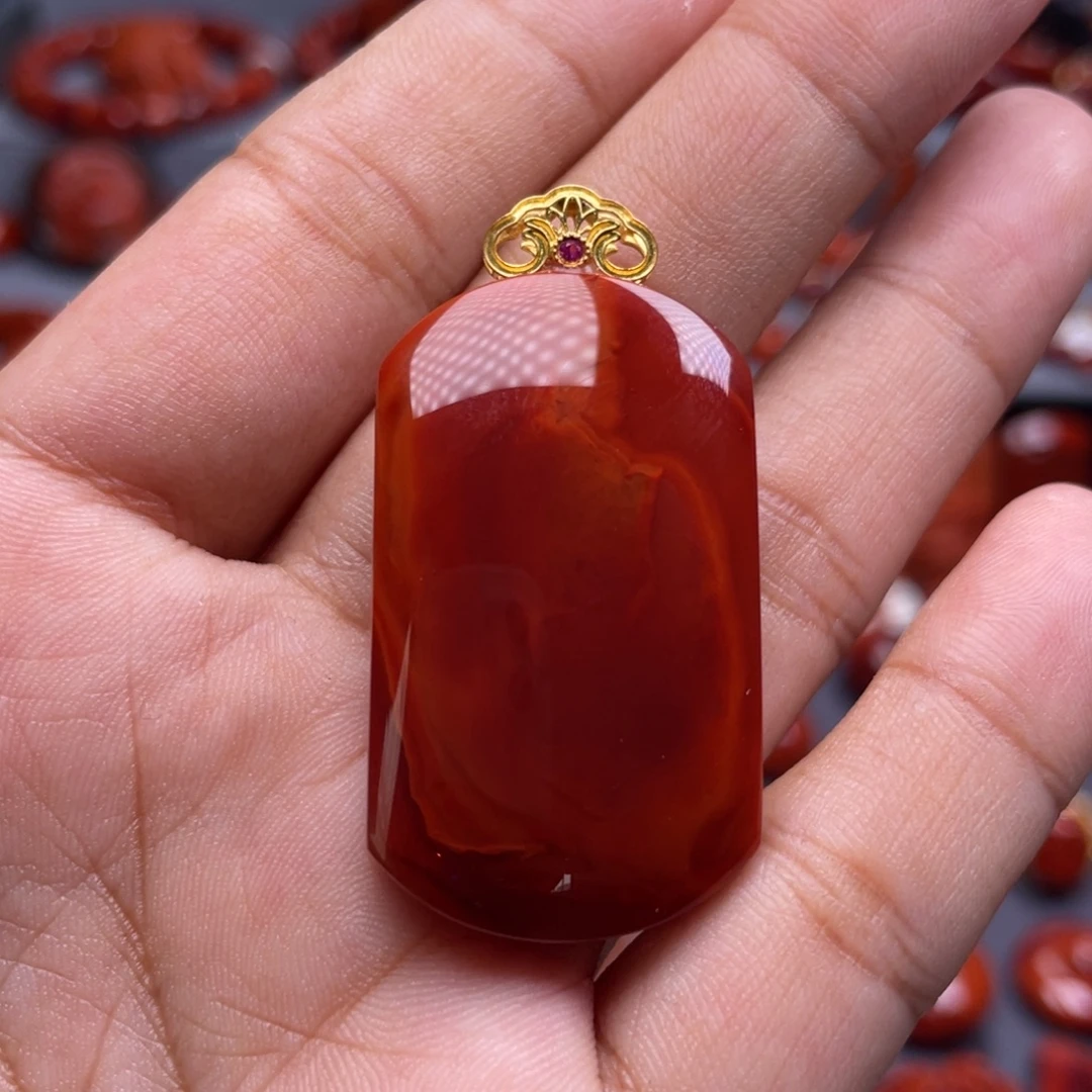 南红玛瑙18K金镶嵌珠宝奇石无事牌吊坠