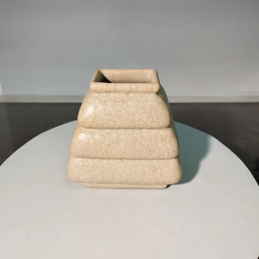 哥窑塔式罐茶叶罐茶罐，米黄釉，中式，简约，铁胎，里外施釉。