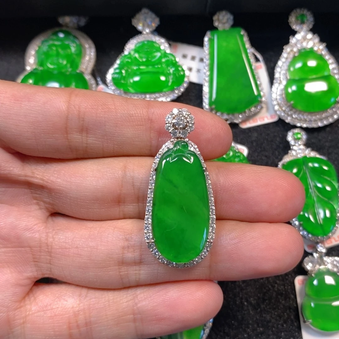 颈饰银S925镶嵌翡翠福瓜吊坠