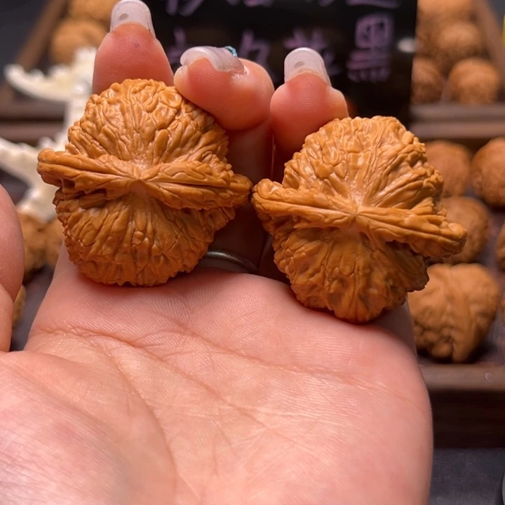 文玩核桃把件42尺白狮34