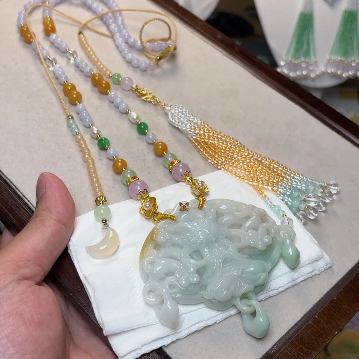 翡翠未镶嵌颈饰吊坠