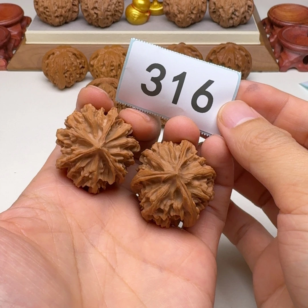 文玩核桃吊坠三棱38