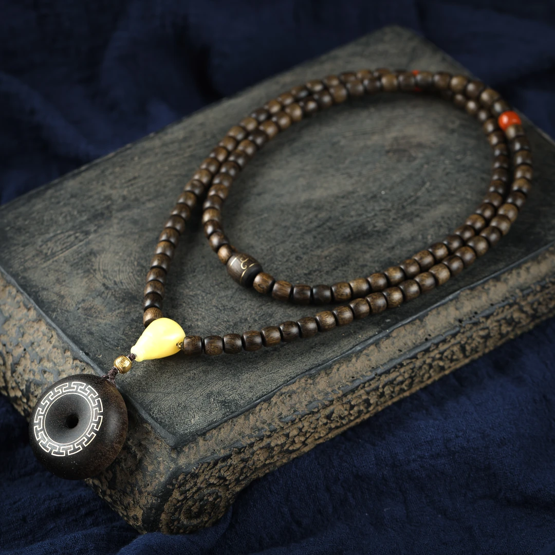 沉香【揽香集】-赛级雷击留疤老白棋桶珠脖挂+平安扣设计款（18k）