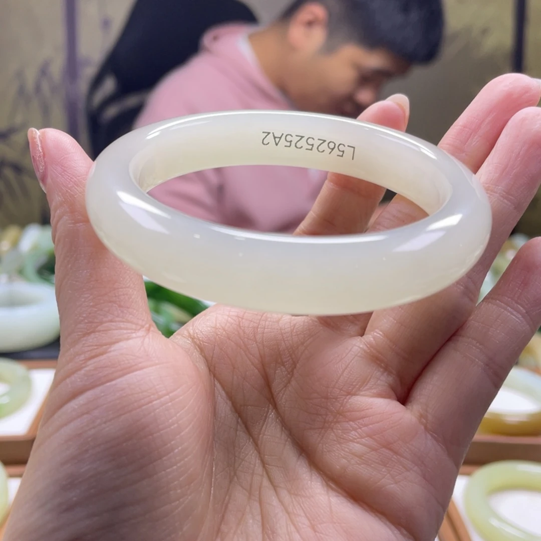 和田玉未镶嵌手镯56圈