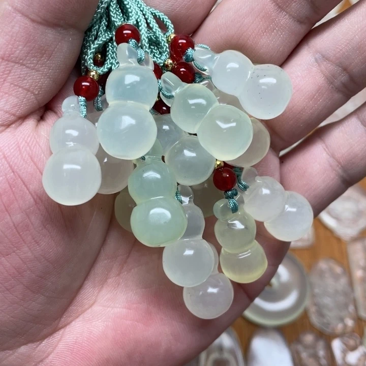蛇纹石玉未镶嵌颈饰多样性发一个