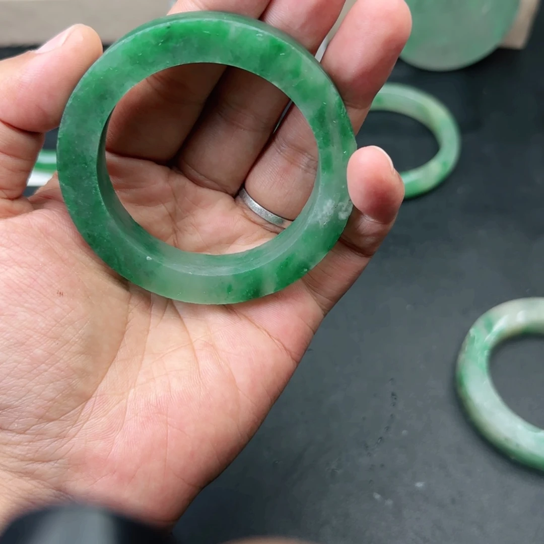 小***候定制石英质玉（非洲翠）定制不退换