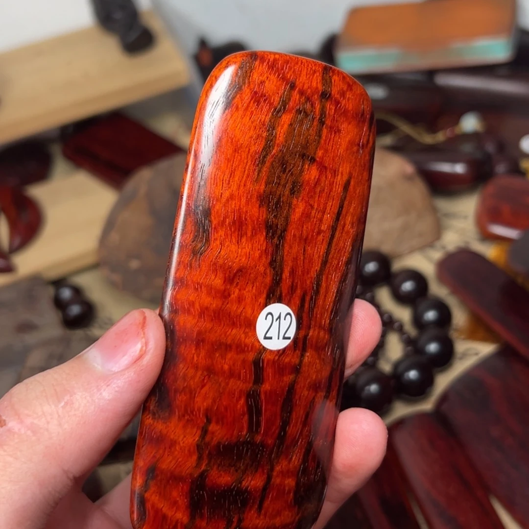 檀香紫檀（小叶紫檀）亦*人