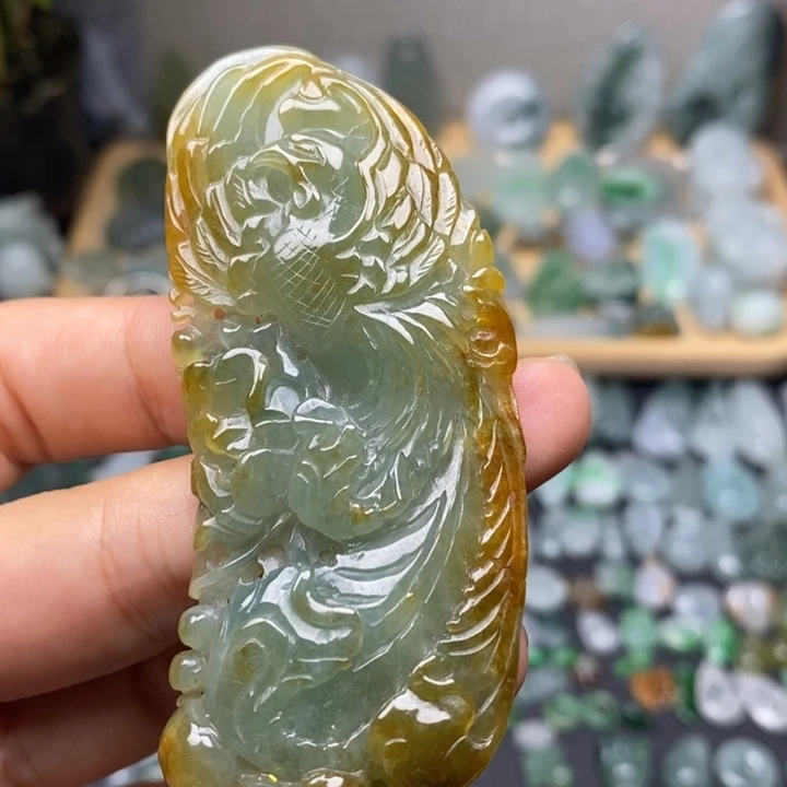 翡翠未镶嵌颈饰凤穿牡丹