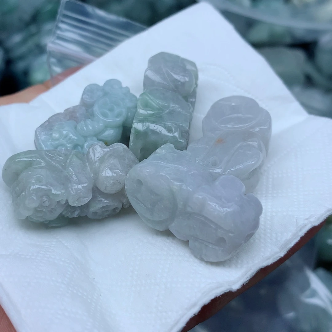 颈饰足铂镶嵌翡翠翡翠