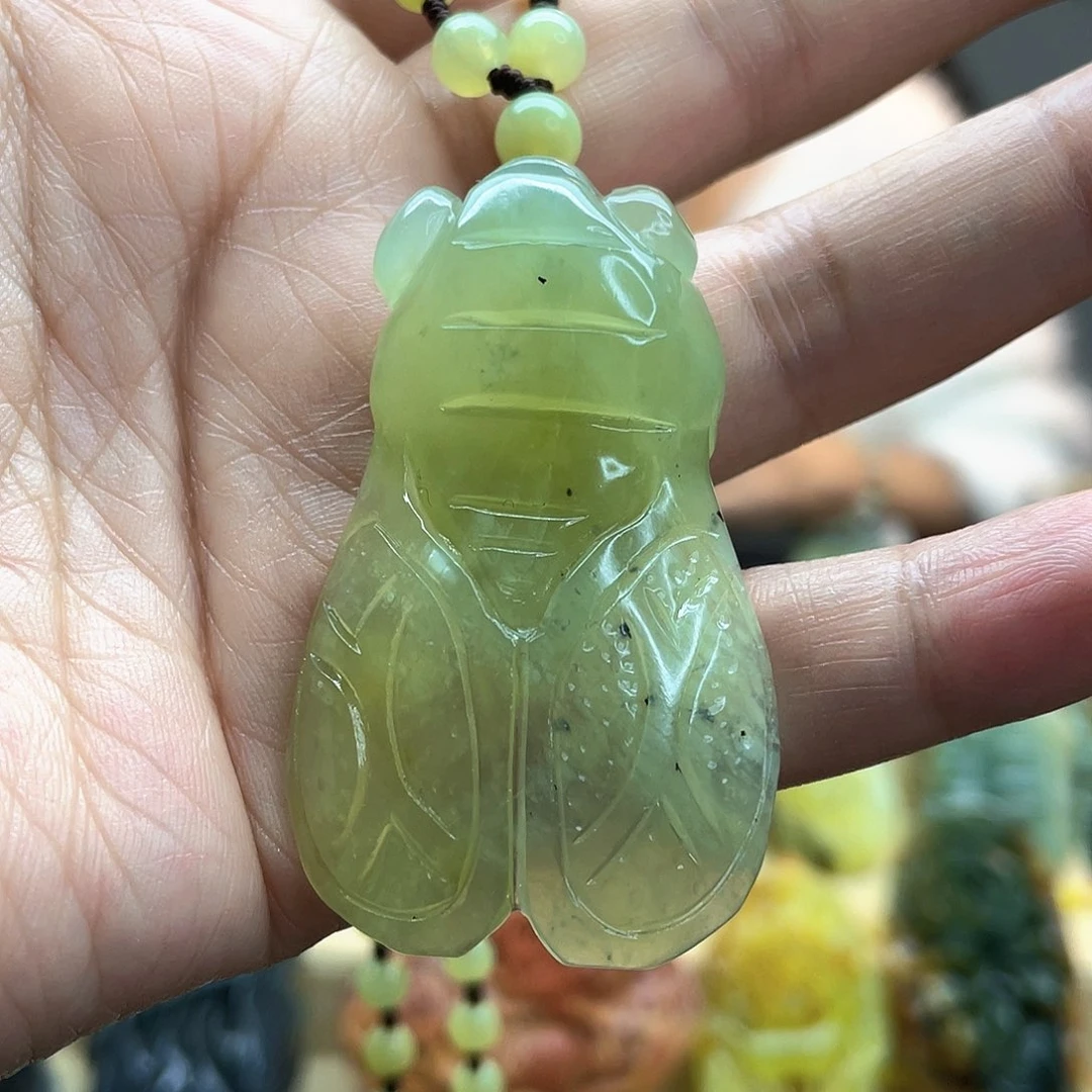 蛇纹石玉颈饰未镶嵌