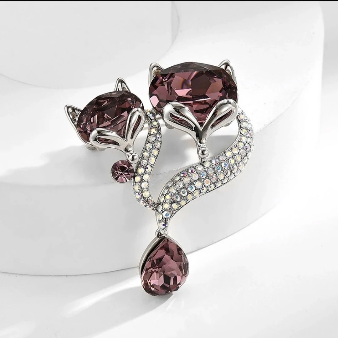 铜合金胸针 轻奢新款紫狐水晶气质胸花水晶西装胸针防走光配