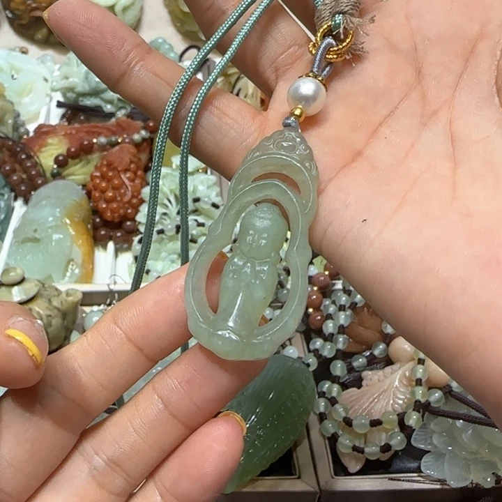 蛇纹石玉未镶嵌吊坠