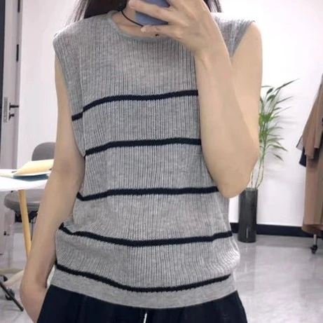 精纺羊毛镂空无袖条纹针织背心
