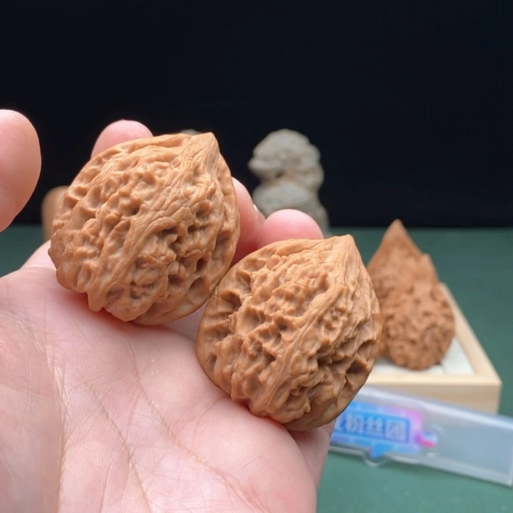 文玩核桃把件少****球老款鸡心