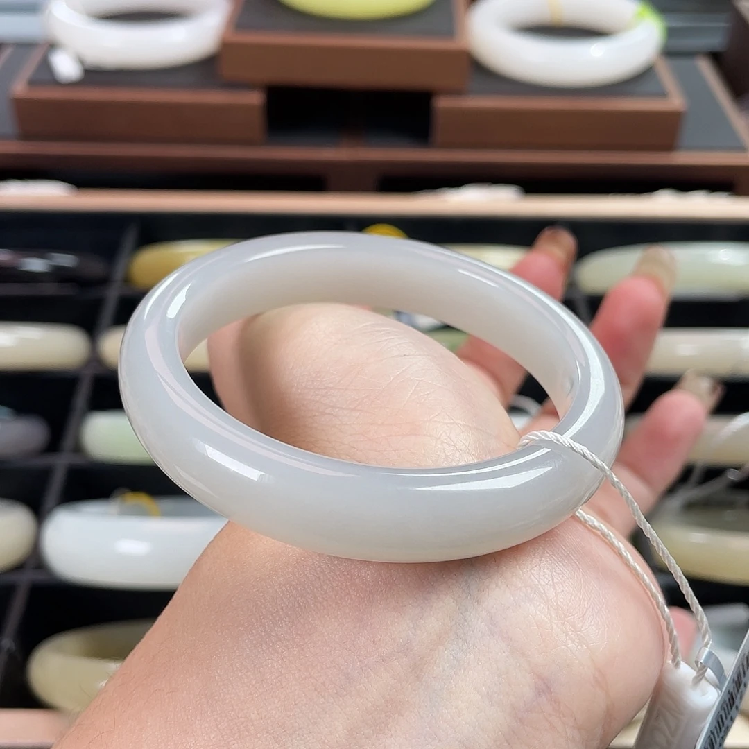 和田玉未镶嵌手镯淡紫白