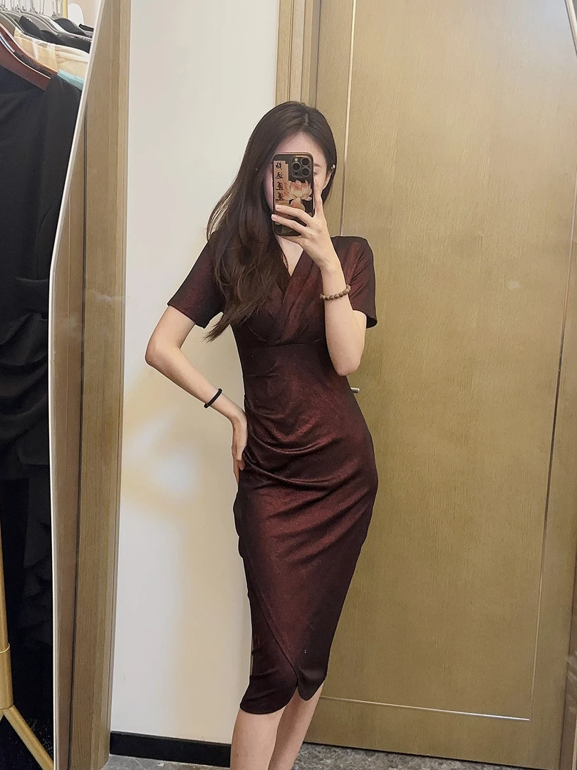 高档时尚烫金短袖连衣裙2025夏新款v领修身包臀显瘦中长连衣裙女