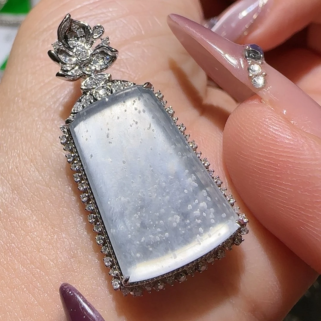 【闪购商品】颈饰18K金镶嵌翡翠天然