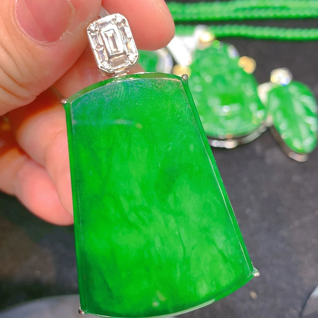 翡翠银S925镶嵌颈饰翡翠