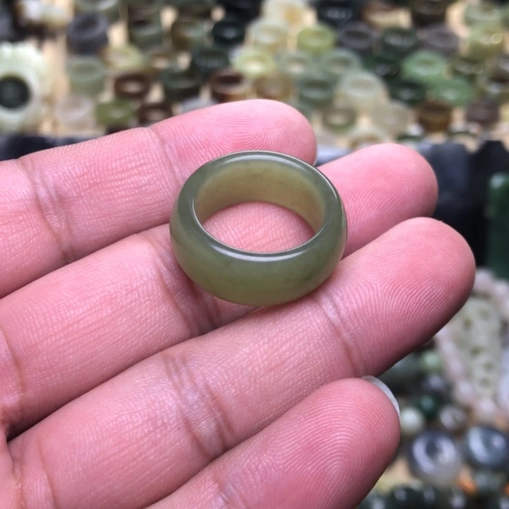 已***置和田玉未镶嵌颈饰