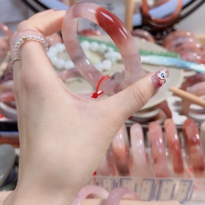 石英质玉手镯未镶嵌笑**语