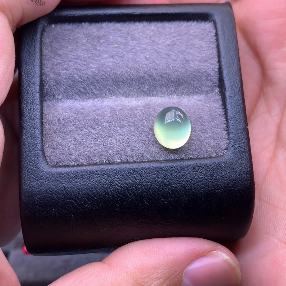 葡萄石未镶嵌珠宝半成品天然4.67ct葡萄石