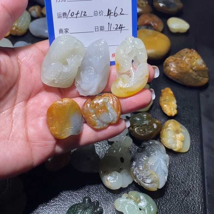 漂***人和田玉（糖玉）未镶嵌颈饰毛货定制