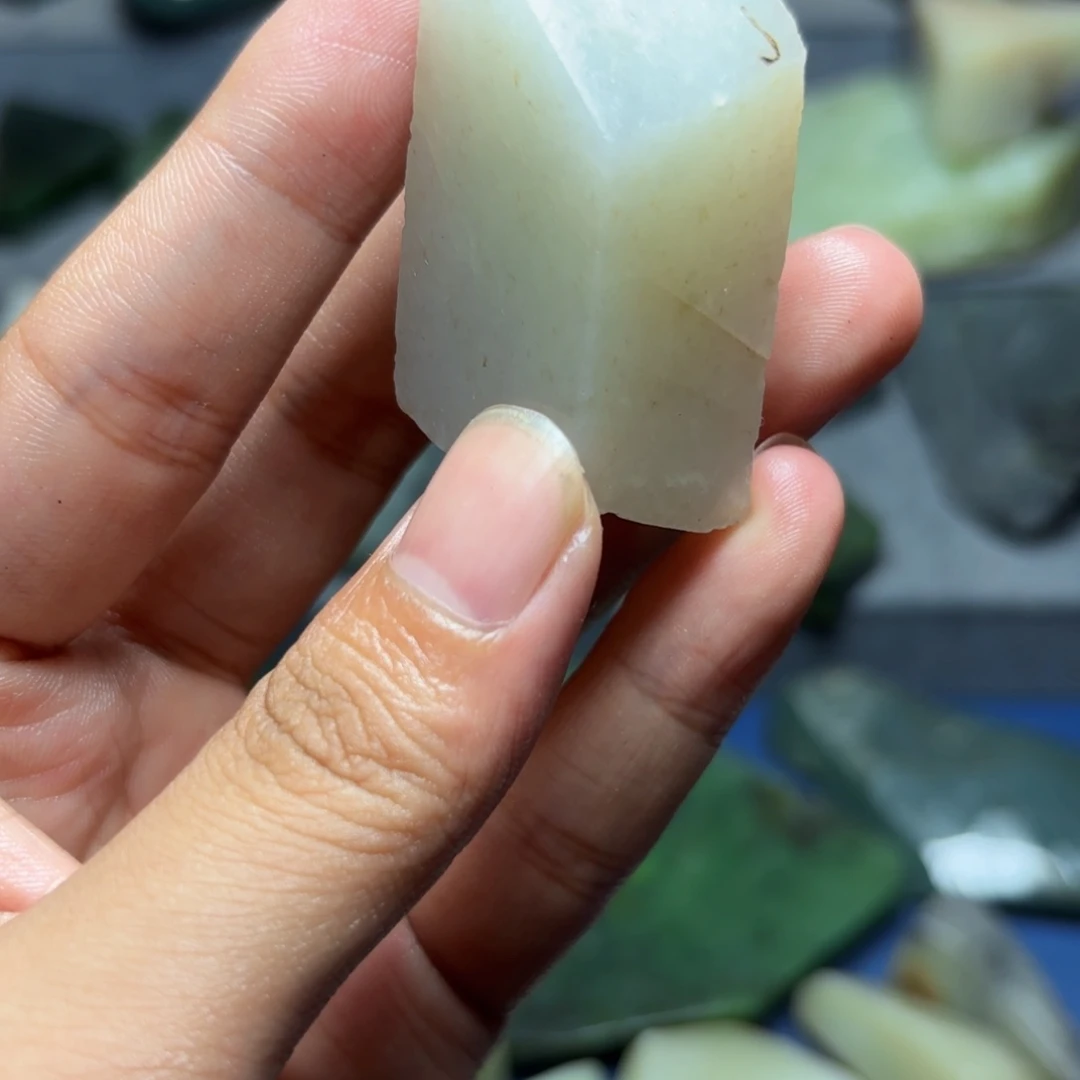 和田玉（糖玉）未镶嵌珠宝奇石