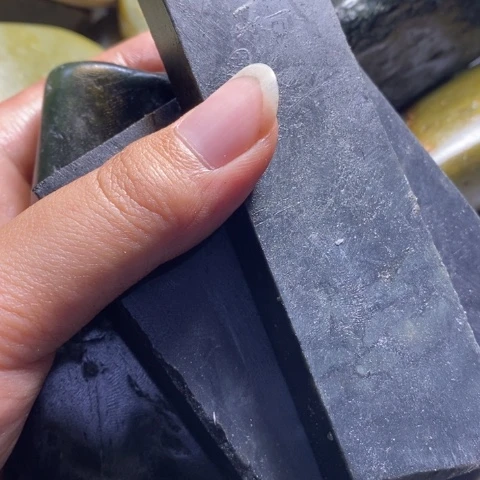 未镶嵌和田玉（糖玉）挂件牛****业