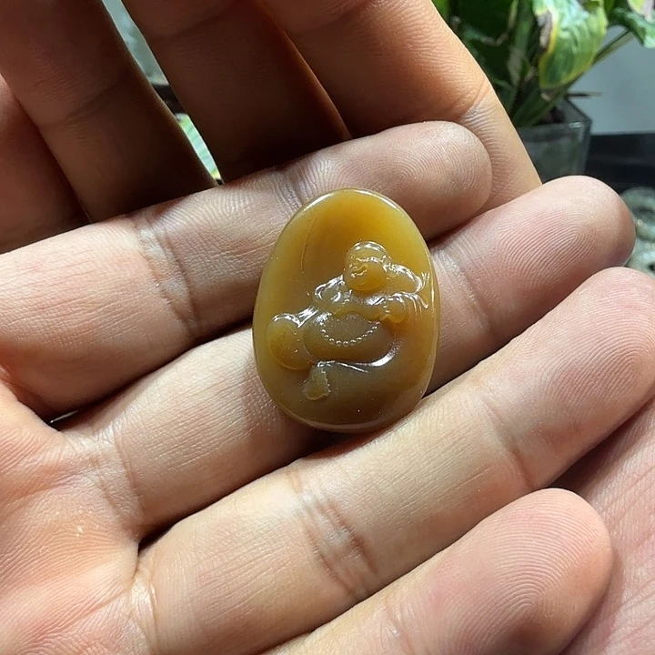 颈饰未镶嵌和田玉（糖玉）