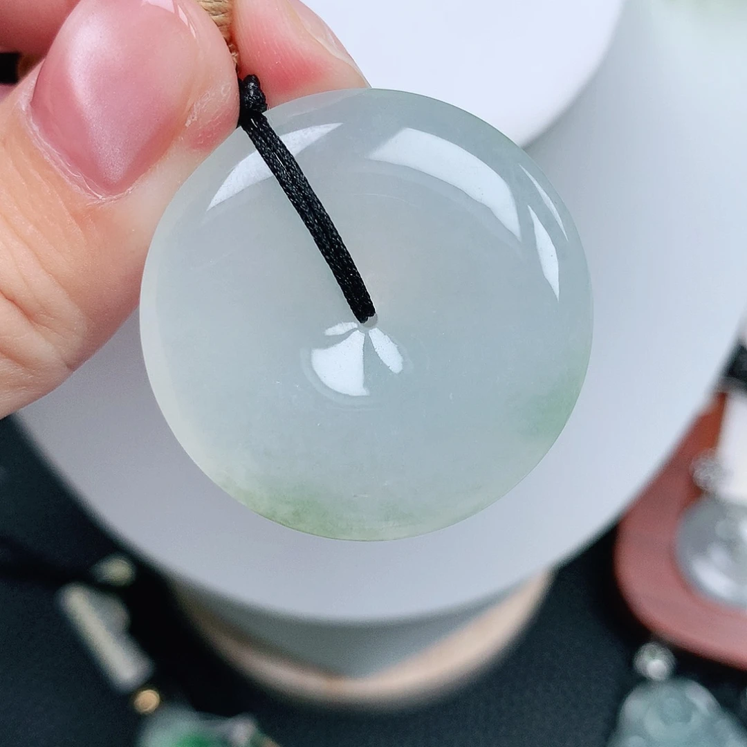 翡翠未镶嵌颈饰见**事平安35-6.6