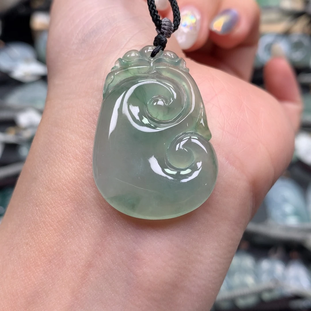 翡翠颈饰未镶嵌如意