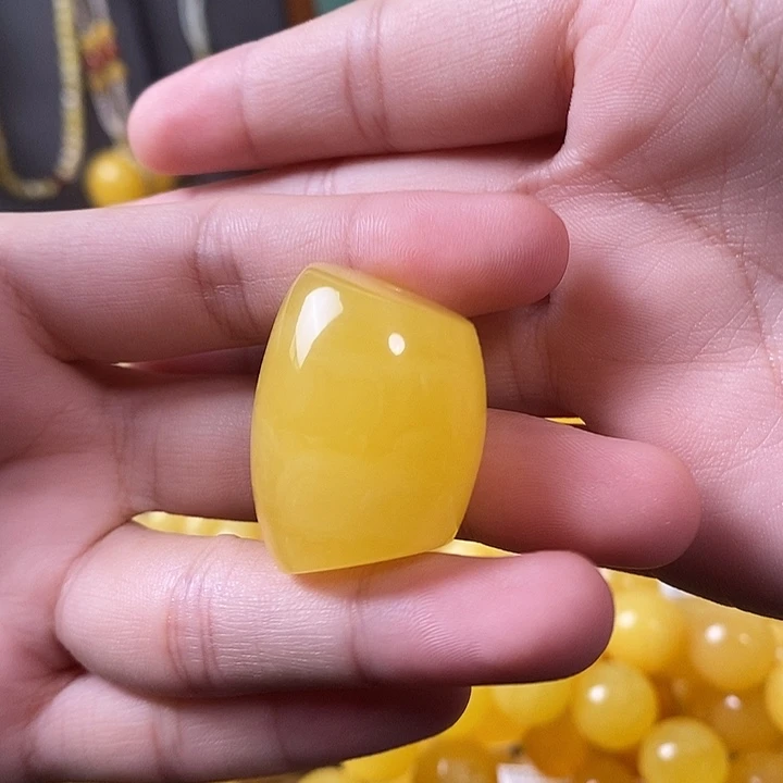 琥珀未镶嵌裸石马蹄珠