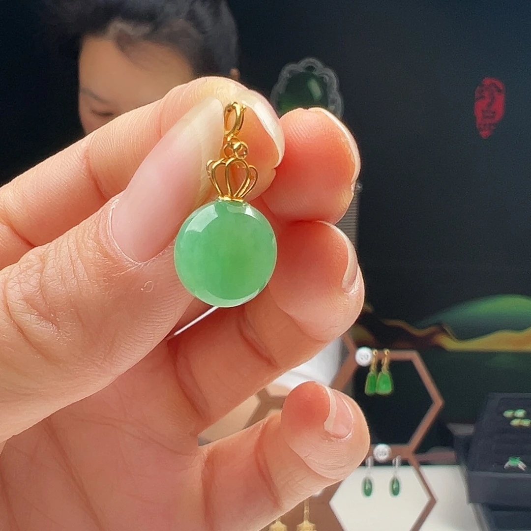 翡翠18K金镶嵌耳饰乐*天然翡翠