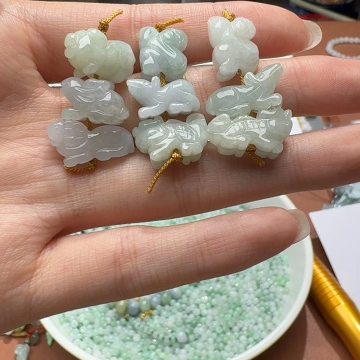 未镶嵌挂件翡翠福利1个，不包邮，拍一单邮费发货