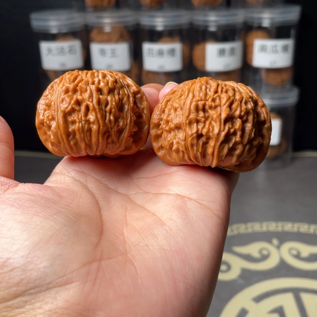 文玩核桃吊坠43闷白