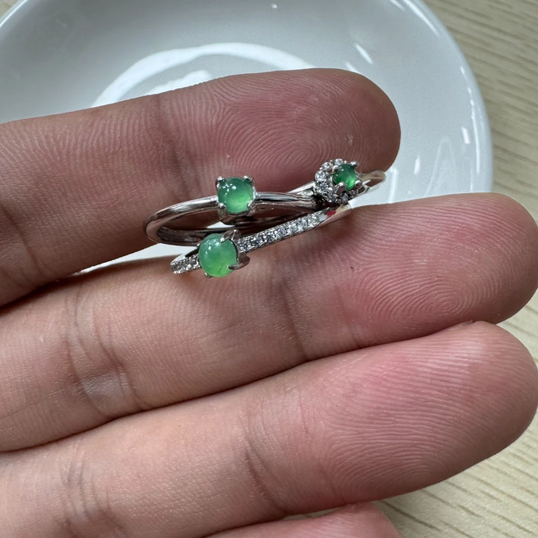 翡翠镶嵌蛋面戒指1