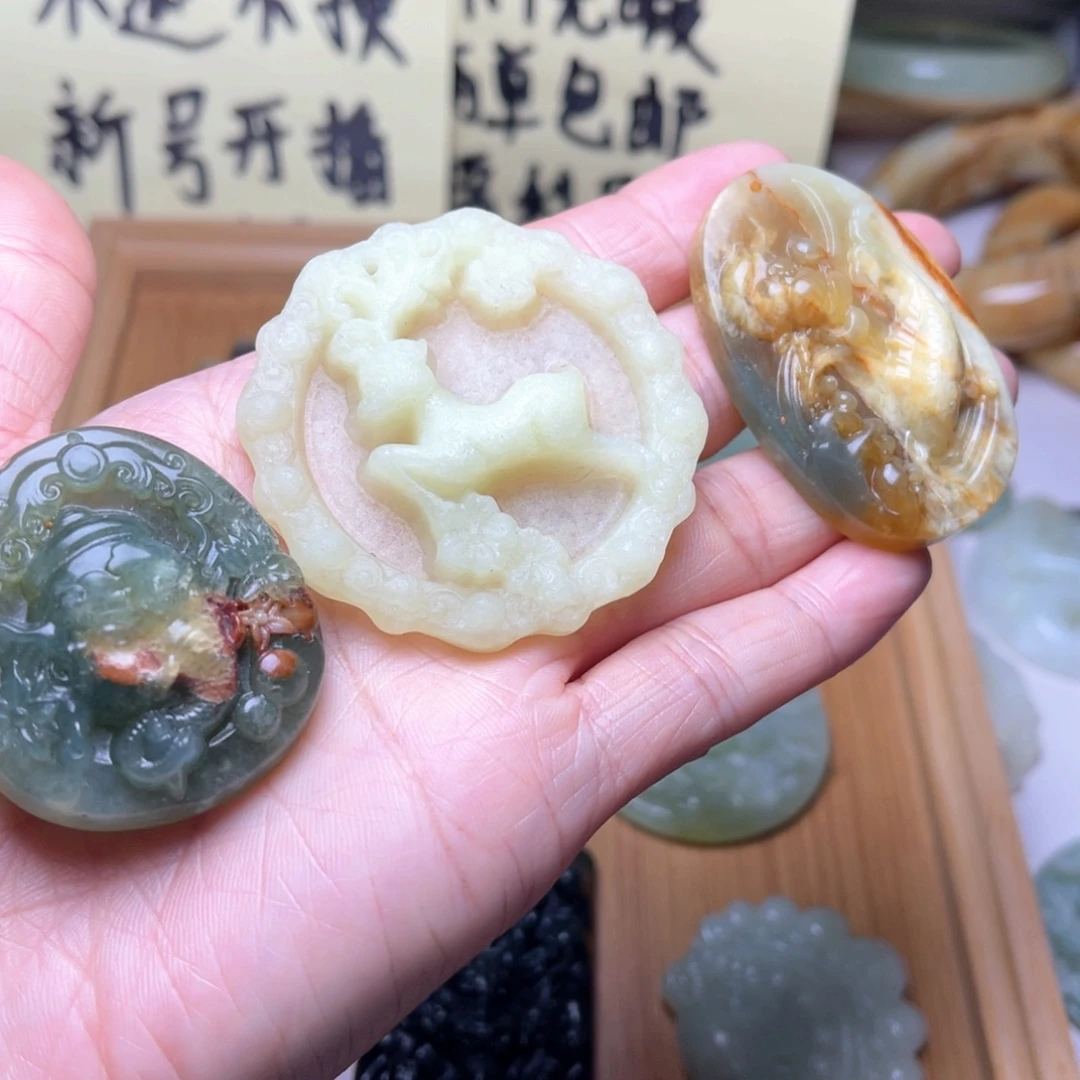 蛇纹石玉未镶嵌颈饰