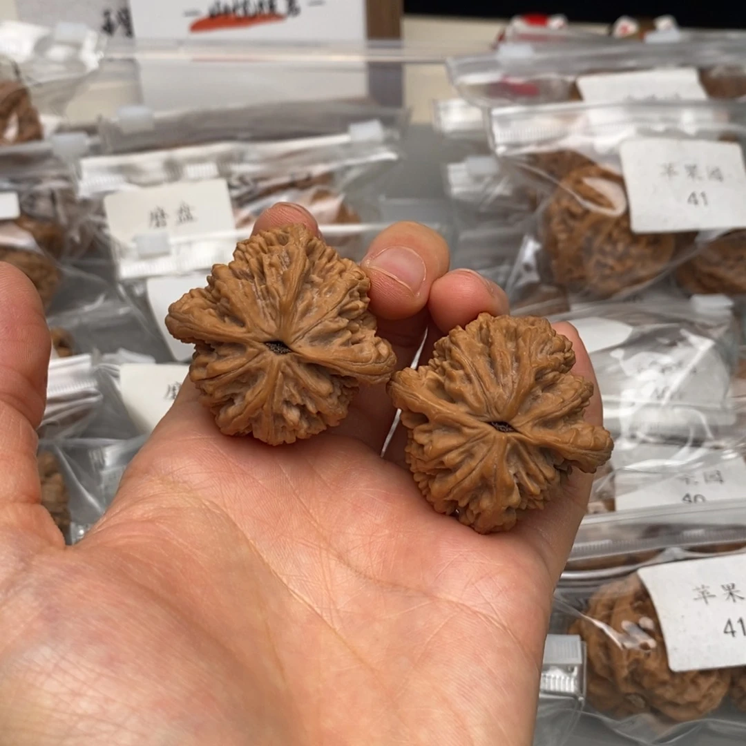 文玩核桃把件楚*.虎头