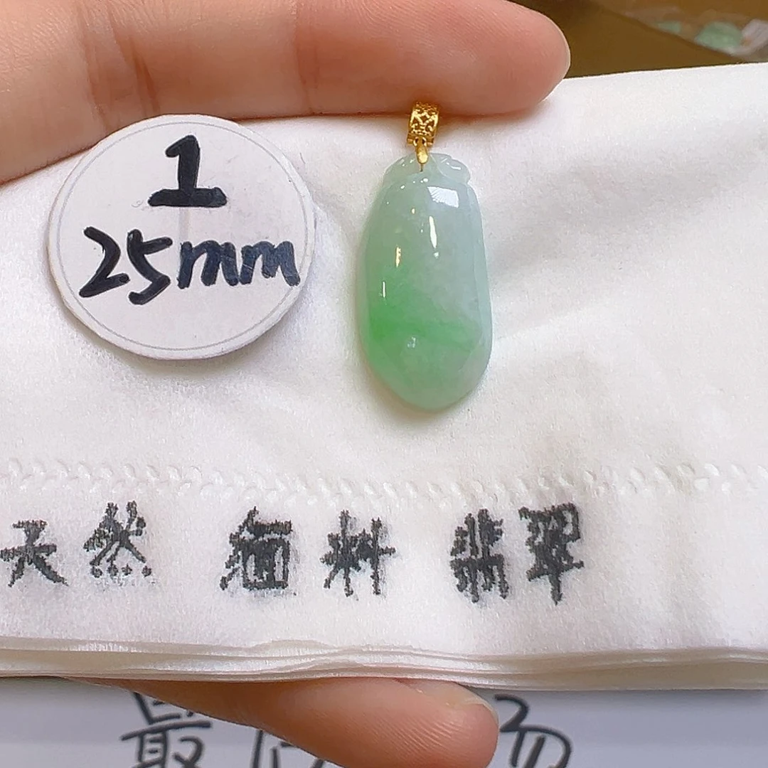 翡翠颈饰18K金镶嵌翡翠