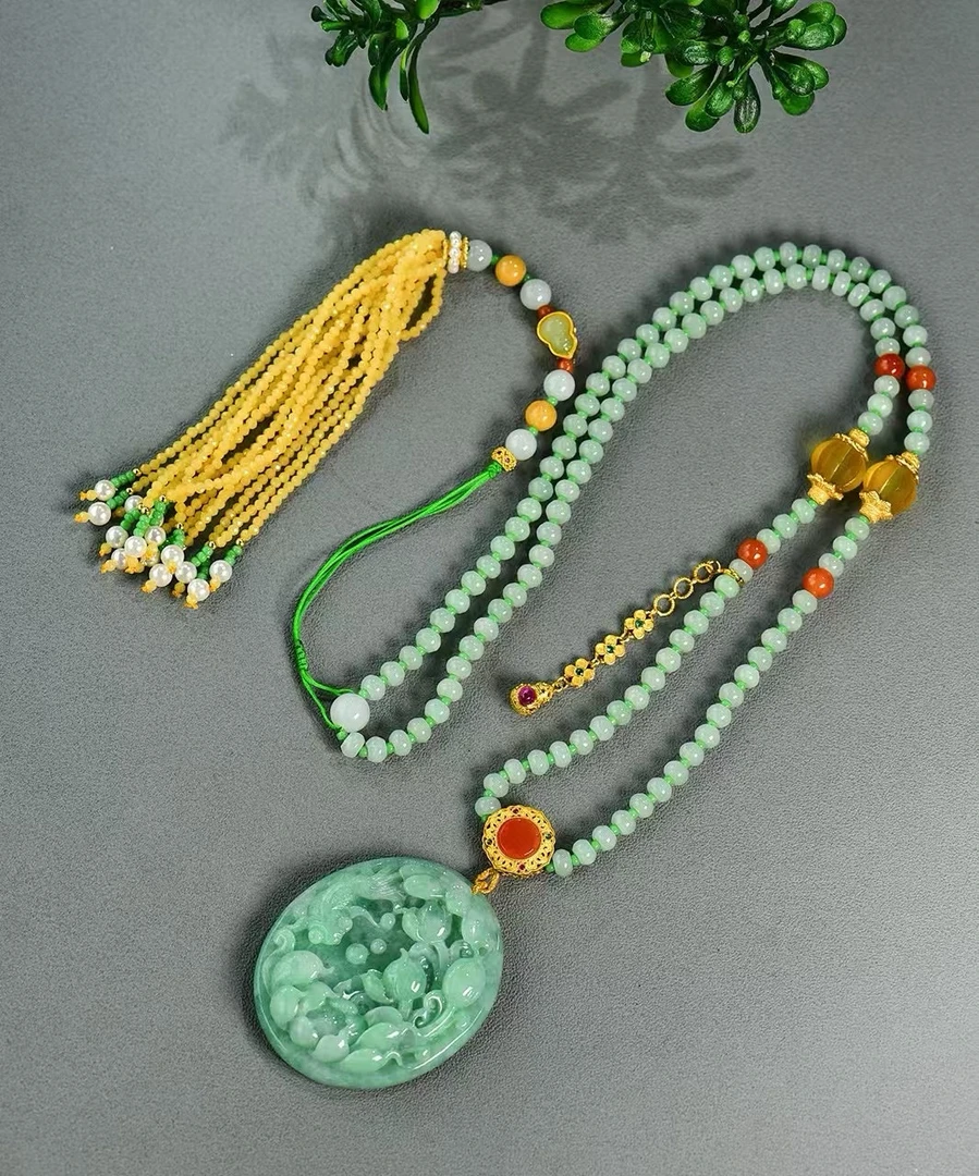 天然A货满色果阳绿翡翠雕刻连年有余吊坠