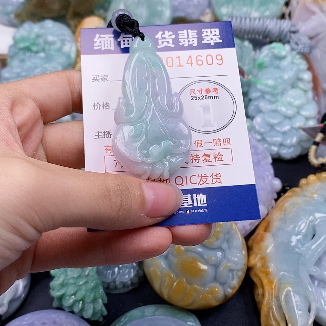 吊坠(不含链)未镶嵌翡翠