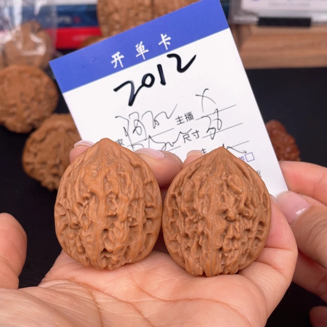 文玩核桃吊坠阿**瓦鸡心36尺。 2012