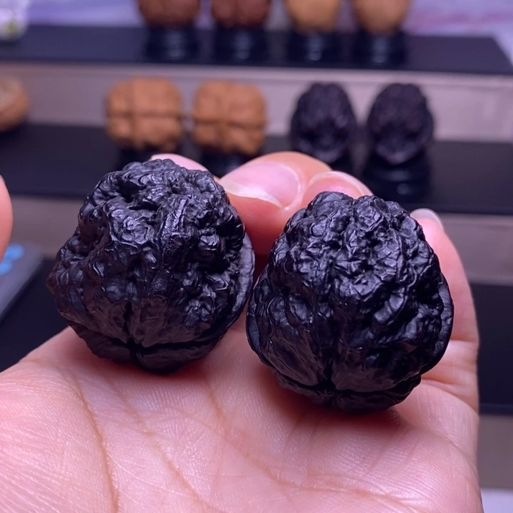 文玩核桃把件血舍利地闷40